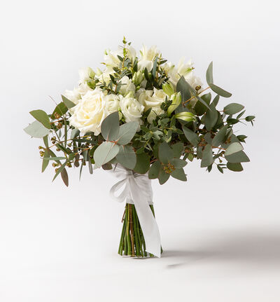 Liten brudebukett med hvite roser